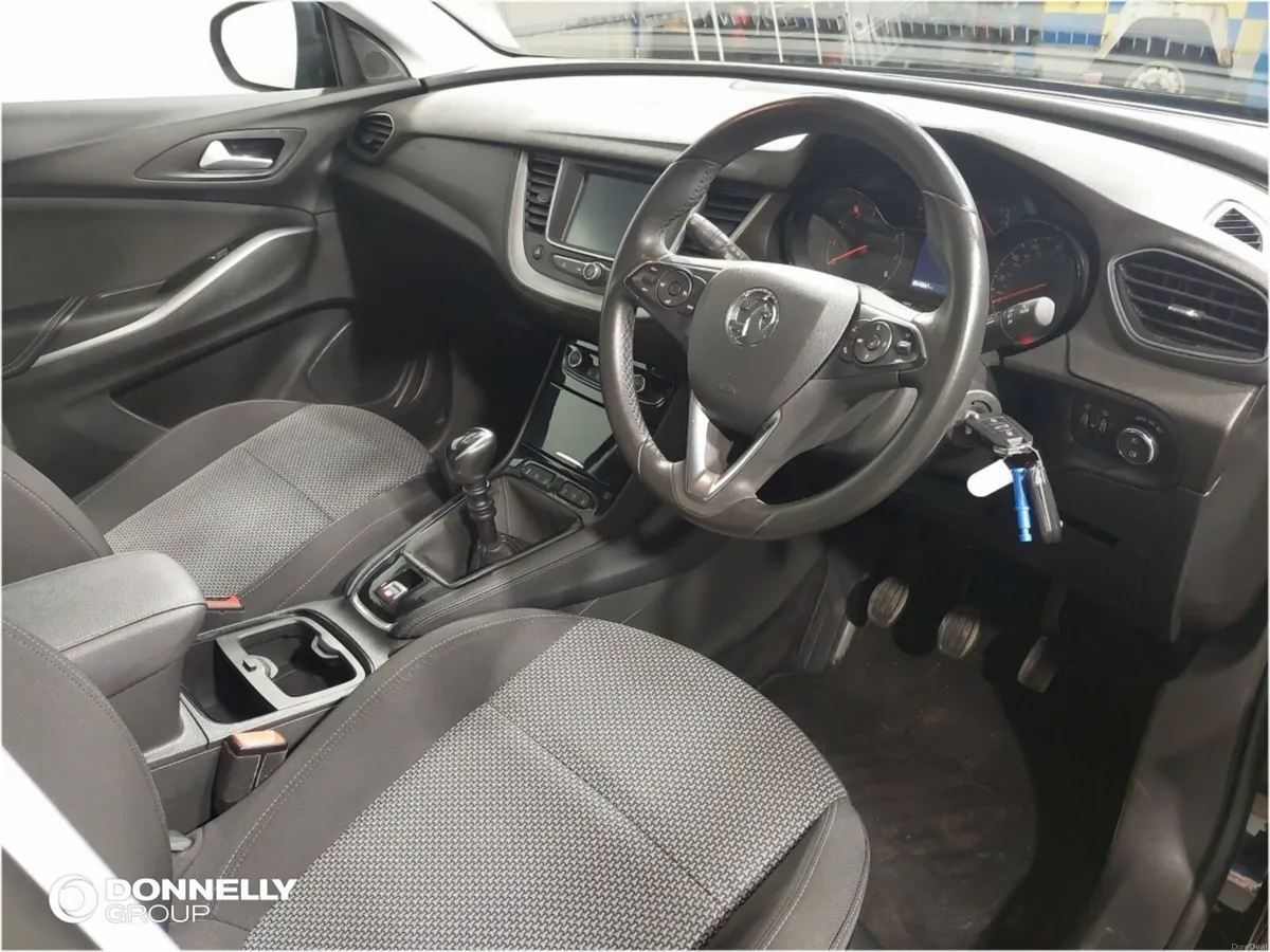 Vauxhall Grandland X Hatchback SE - Image 4