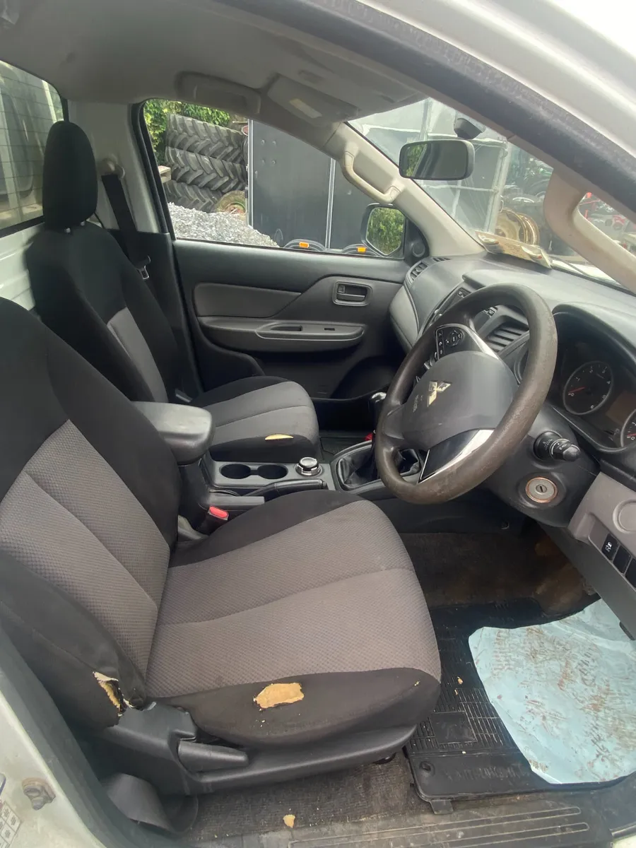 Mitsubishi L200 Jeep - Image 5