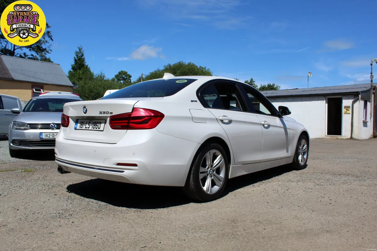 Immaculate BMW Petrol Hybrid 330e - Image 4