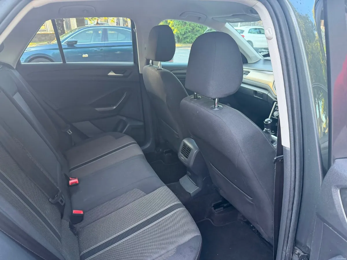 Volkswagen T-Roc 2019 - Image 2