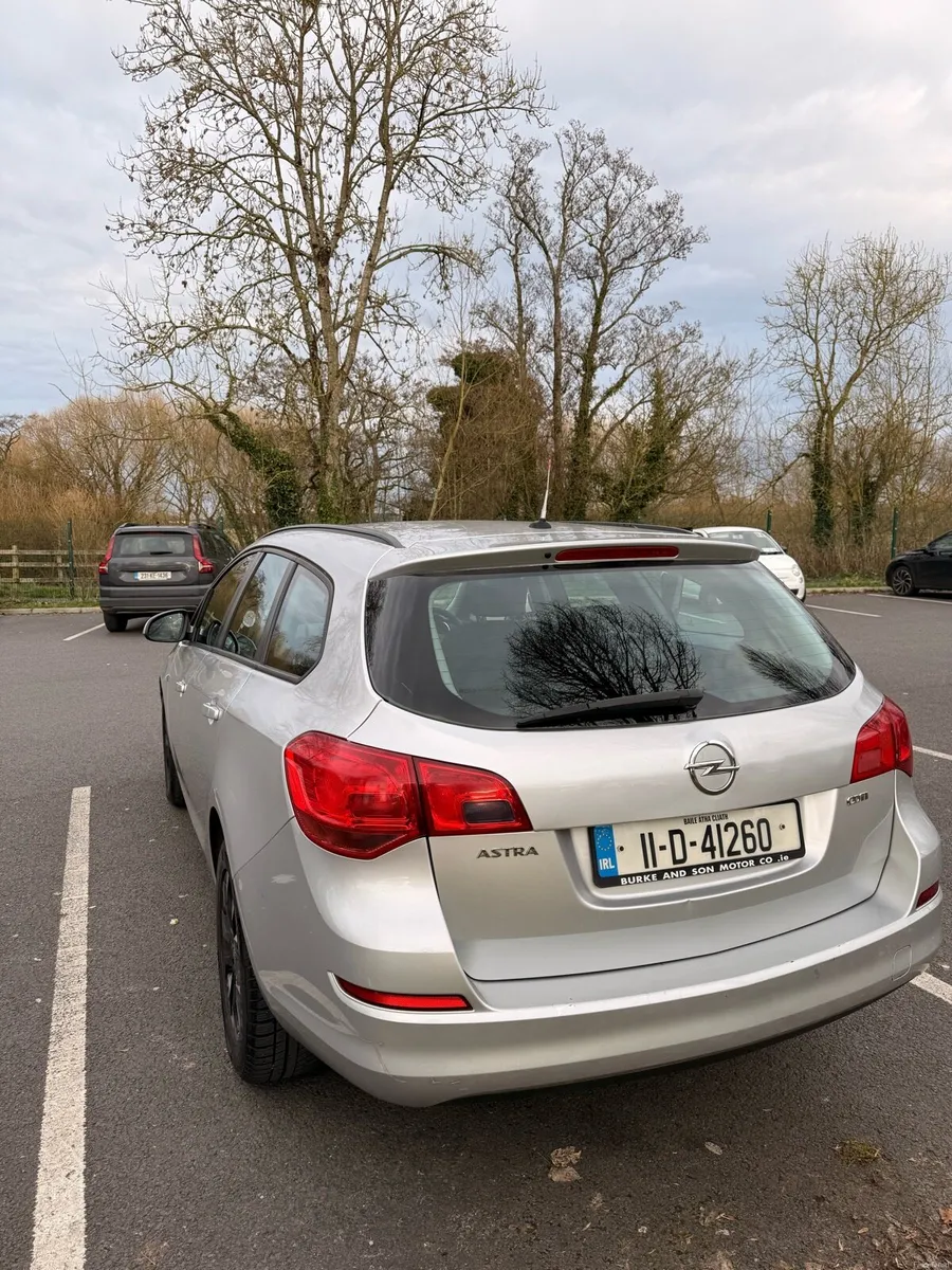 Opel Astra 2011 - Image 1