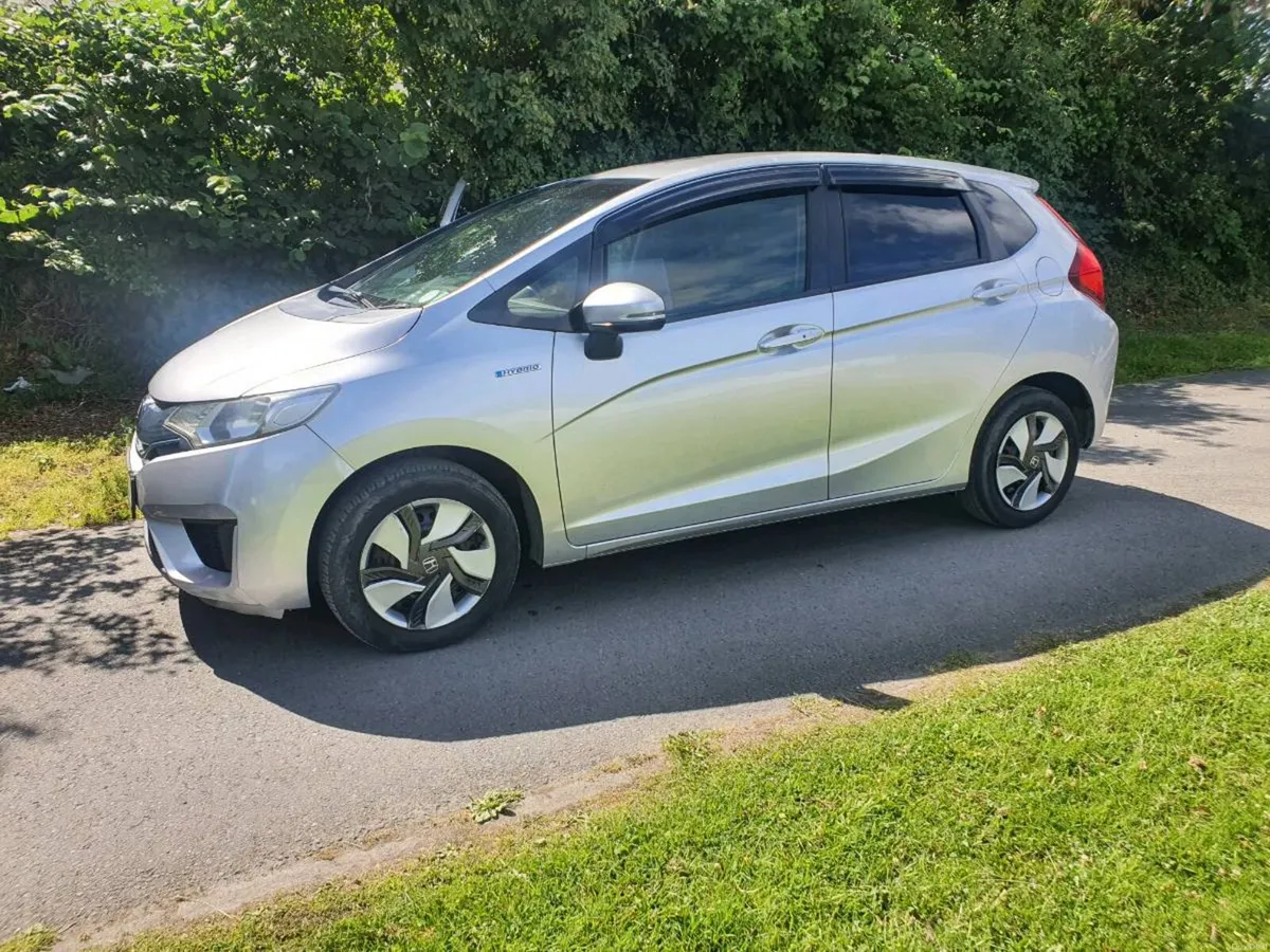 2015 Honda Fit NCT 03/27 Petrol Hybrid - Image 4
