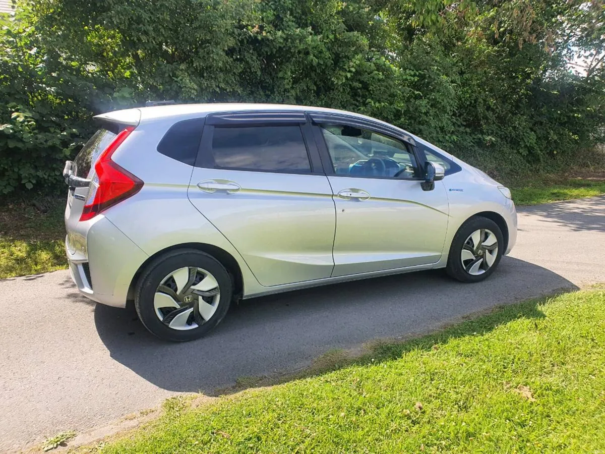 2015 Honda Fit NCT 03/27 Petrol Hybrid - Image 3