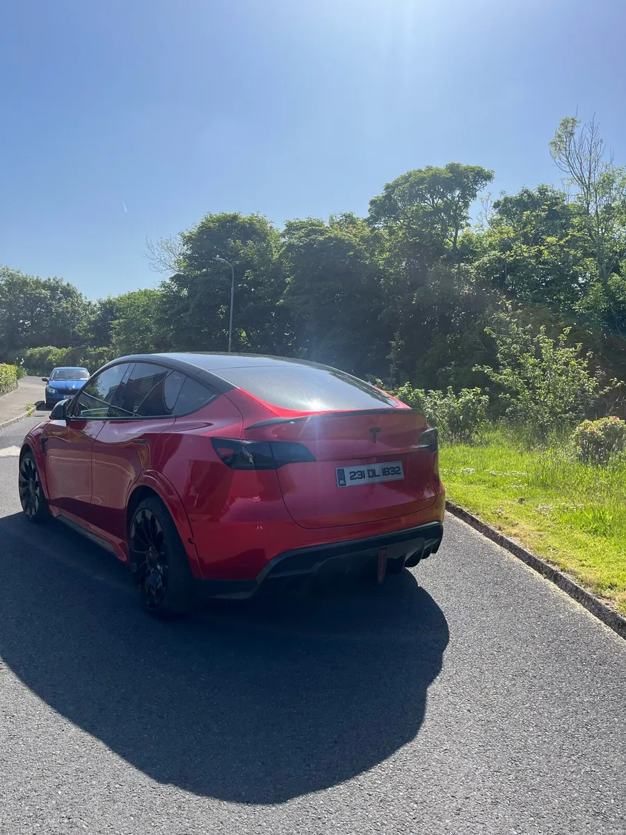 Tesla Model Y Long Range AWD - Image 3