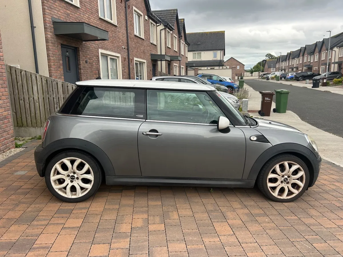 Mini Cooper 2010 - Image 2