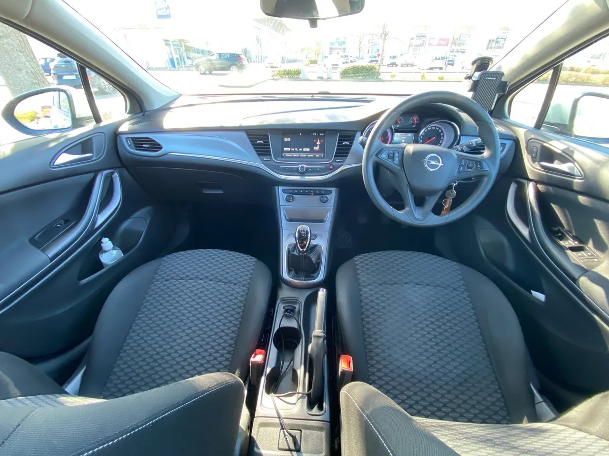 Opel Astra 2016 CTDI 1.6 - 2 Owners - Image 3
