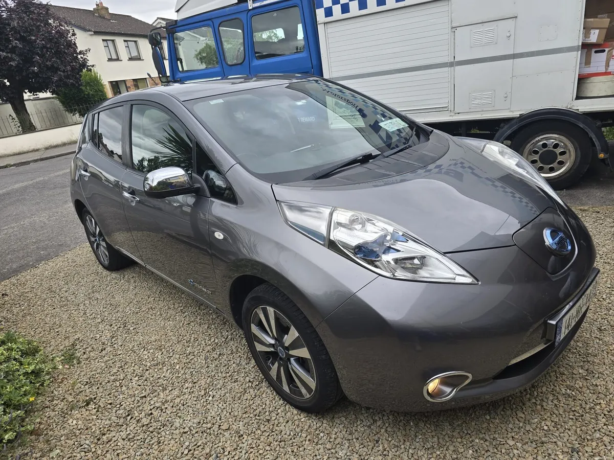 2014 Nissan Leaf Techna with Winter package - Image 2
