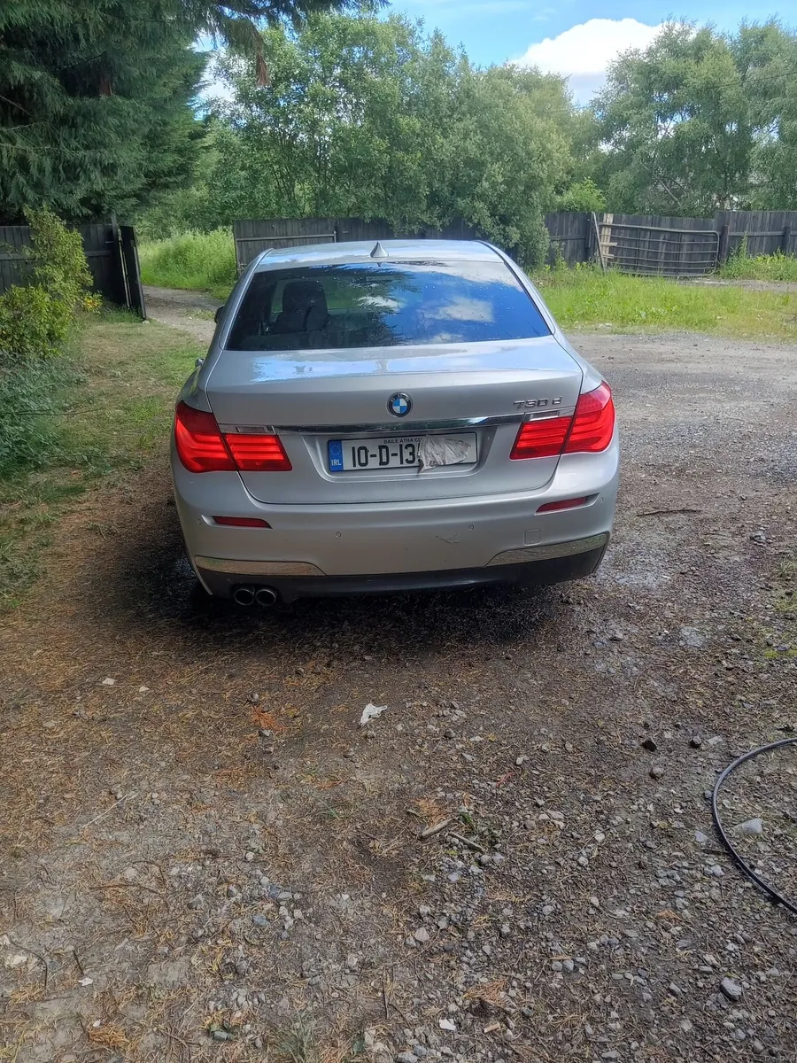 BMW 7-Series 2010 - Image 6