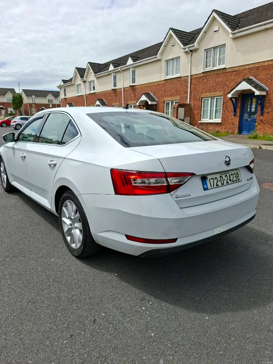 SKODA SUPERB 2017 AUTOMATIC - Image 4