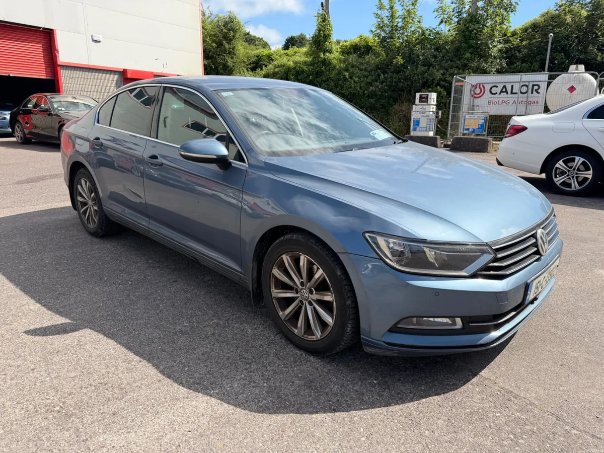 2015 Volkswagen Passat - Image 1