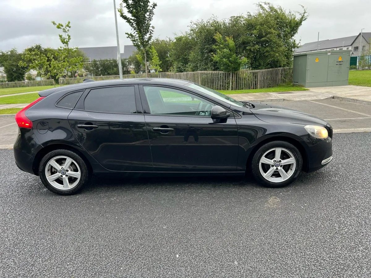 Volvo v40 1.6 Diesel NCT 11-2026 Tax 01-2027 - Image 4