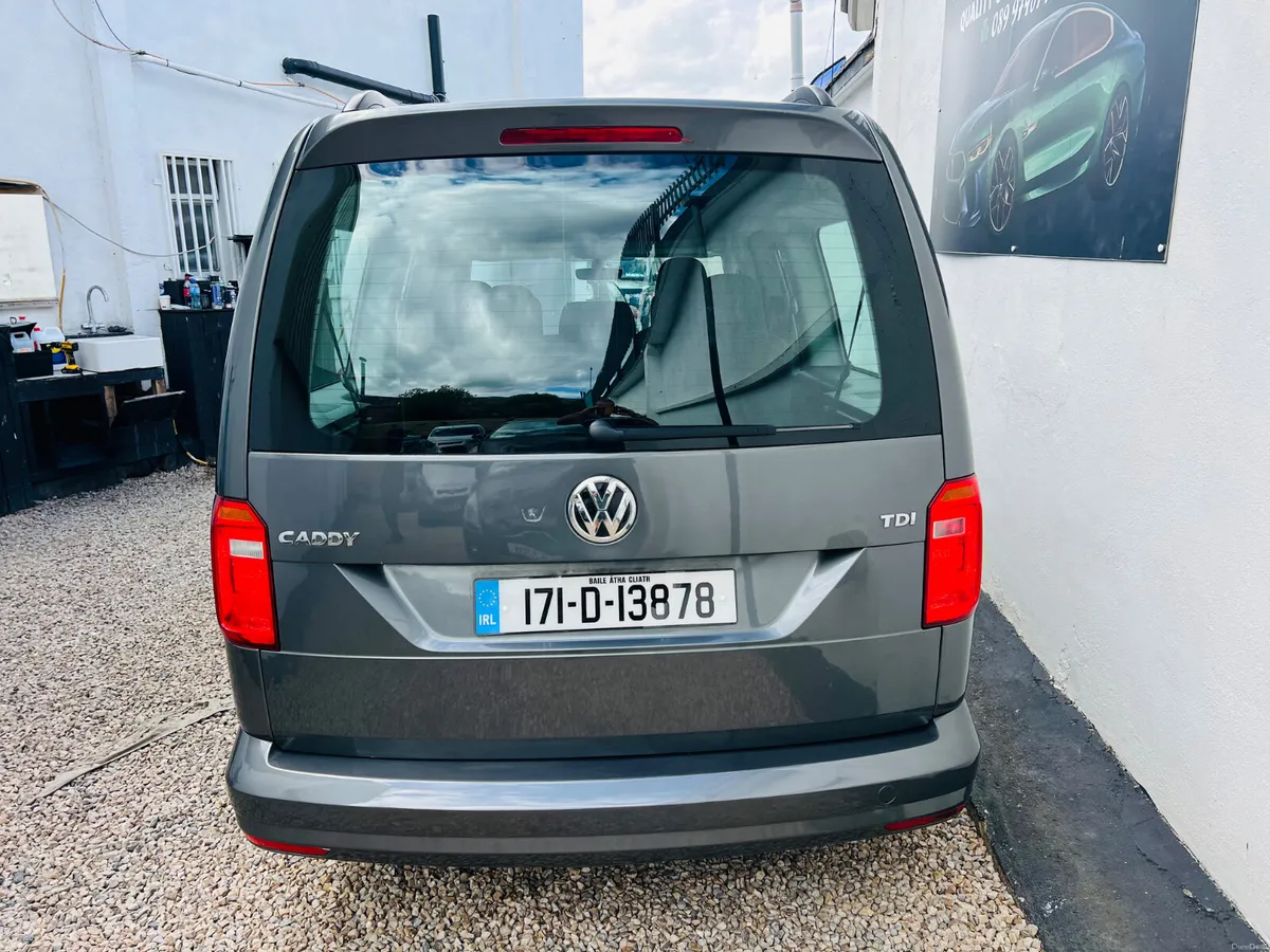 2017 Volkswagen Caddy Maxi life 1.6 tdi Auto - Image 4