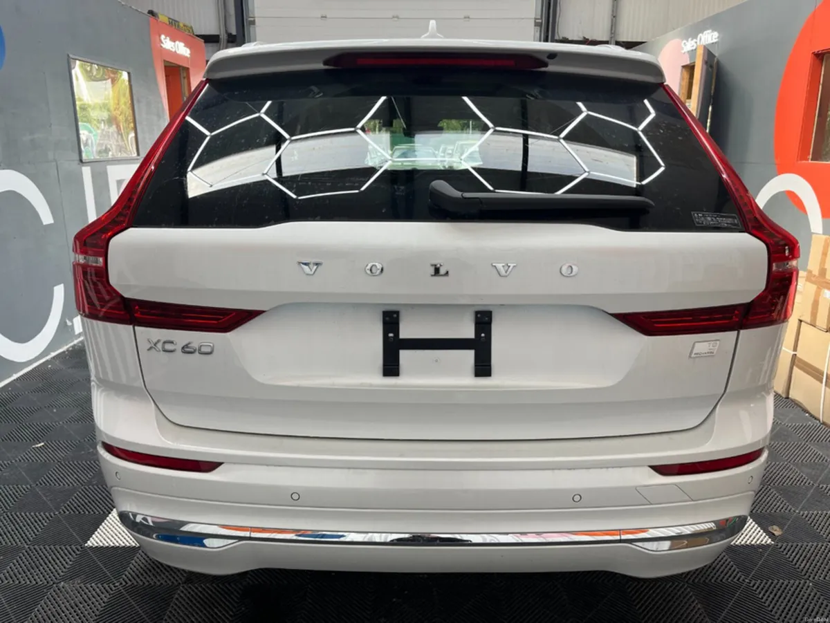 Volvo XC60 2021 VOLVO XC60 T8 PLUG-IN 2.0 AUTOMATI - Image 3