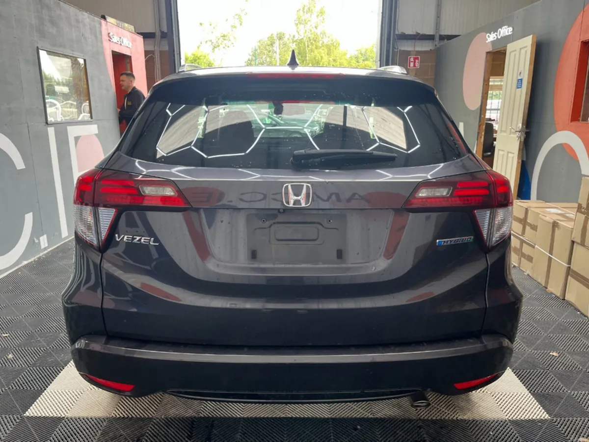 Honda Vezel 2017 HONDA VEZEL HYBRID Z 1.5 AUTOMATI - Image 3