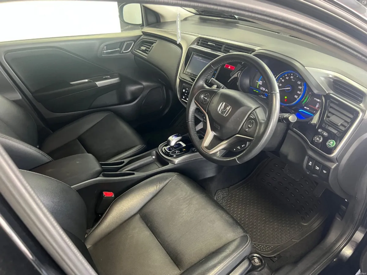 Honda Grace DAA GM4 4DR AUTO - Image 6