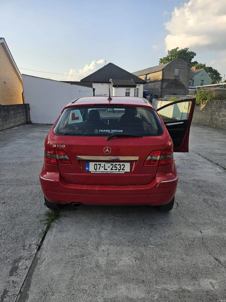 A cheap and low mileage petrol city car - Image 3