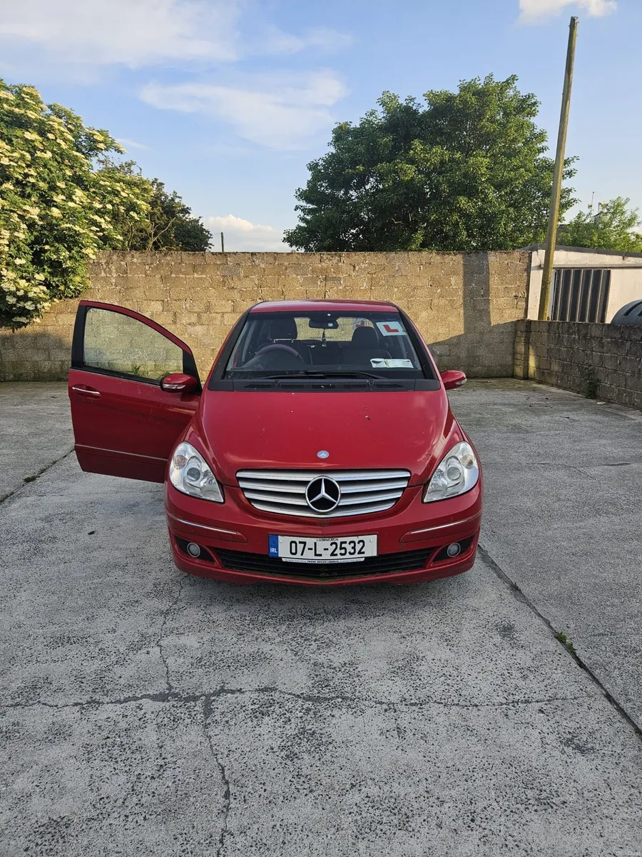 A cheap and low mileage petrol city car - Image 1