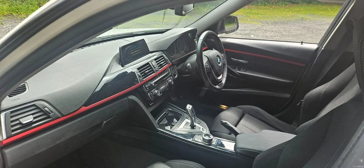 BMW 3-Series 2017 - Image 2