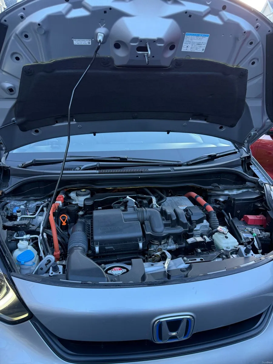 2021 Honda fit/jaz1.5 petrol hybrid with warranty - Image 4