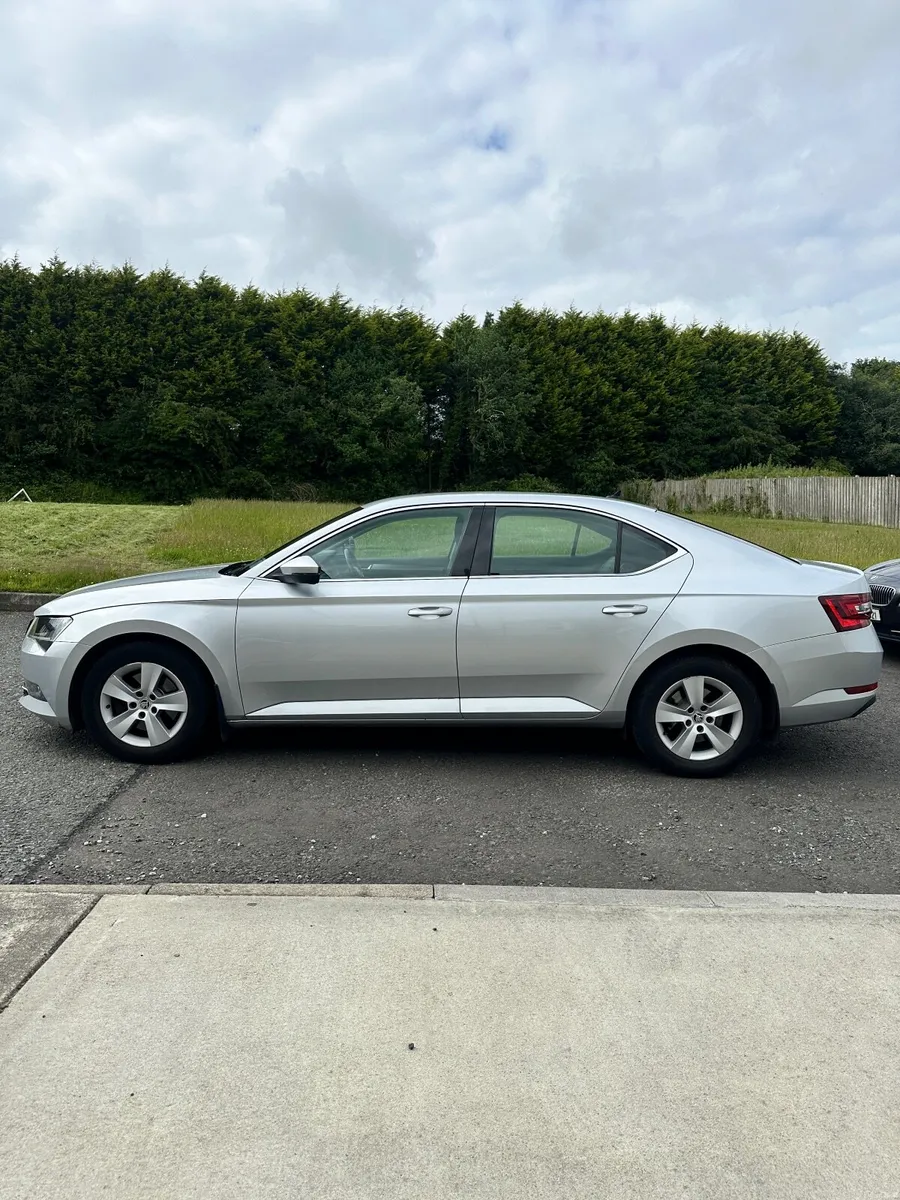 Skoda Superb 2017 - Image 4