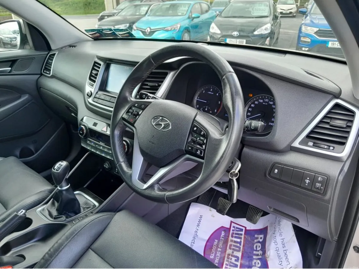 Hyundai Tucson 1.7 EXECUTIVE 5DR - Image 2