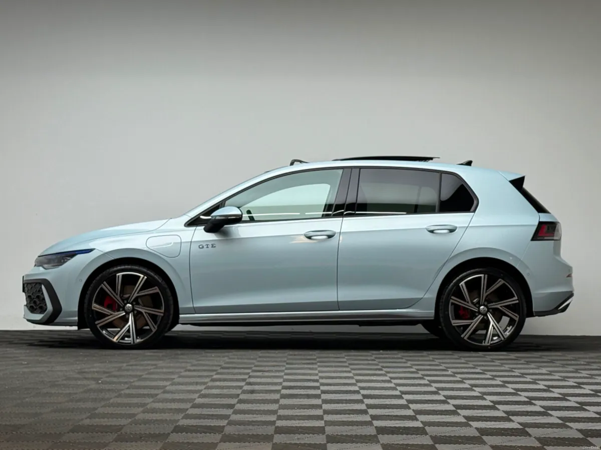 Volkswagen Golf GTE 1.5 PHEV 272HP DSG *PAN ROOF* - Image 4