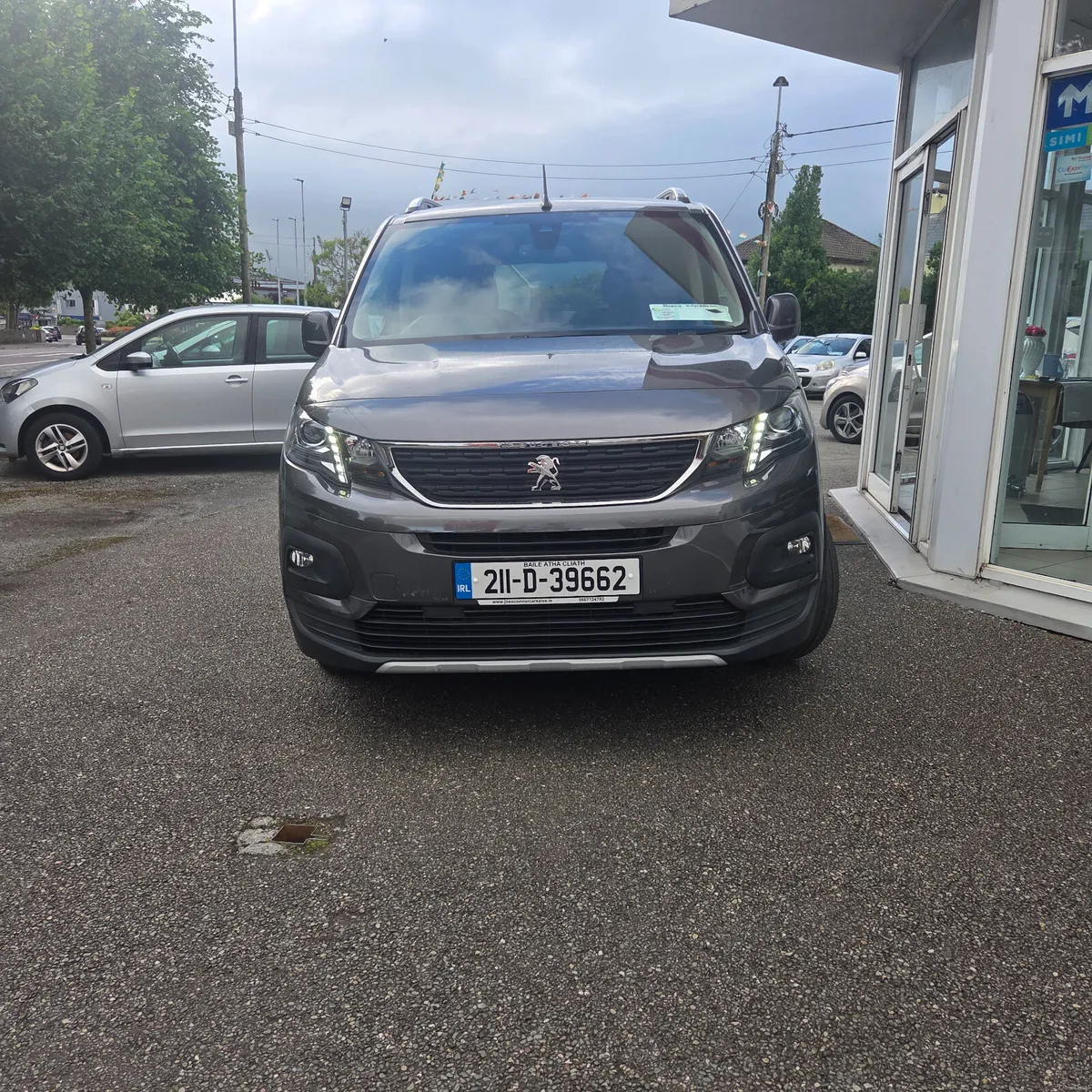Peugeot Rifter 2021 Manual, Wheelchair Access - Image 2