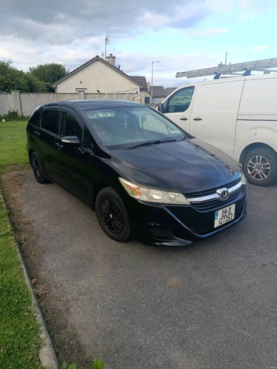 Honda Stream 7 Seater - Image 1