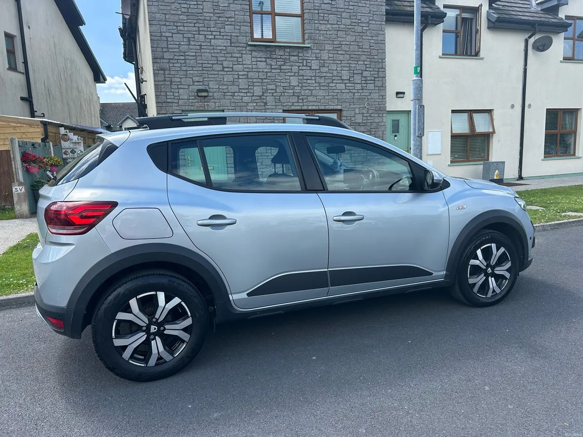 Car - Image 2