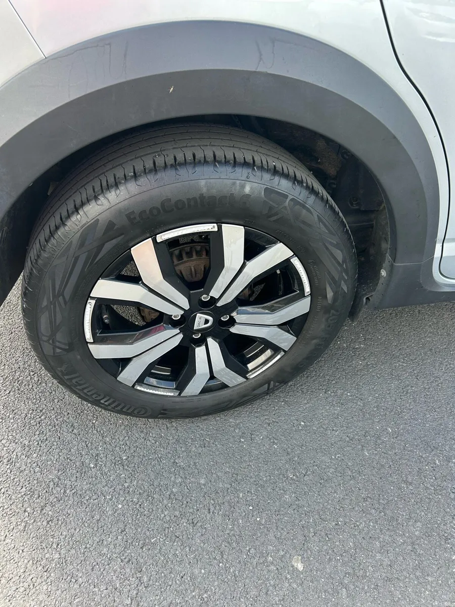 Car - Image 4