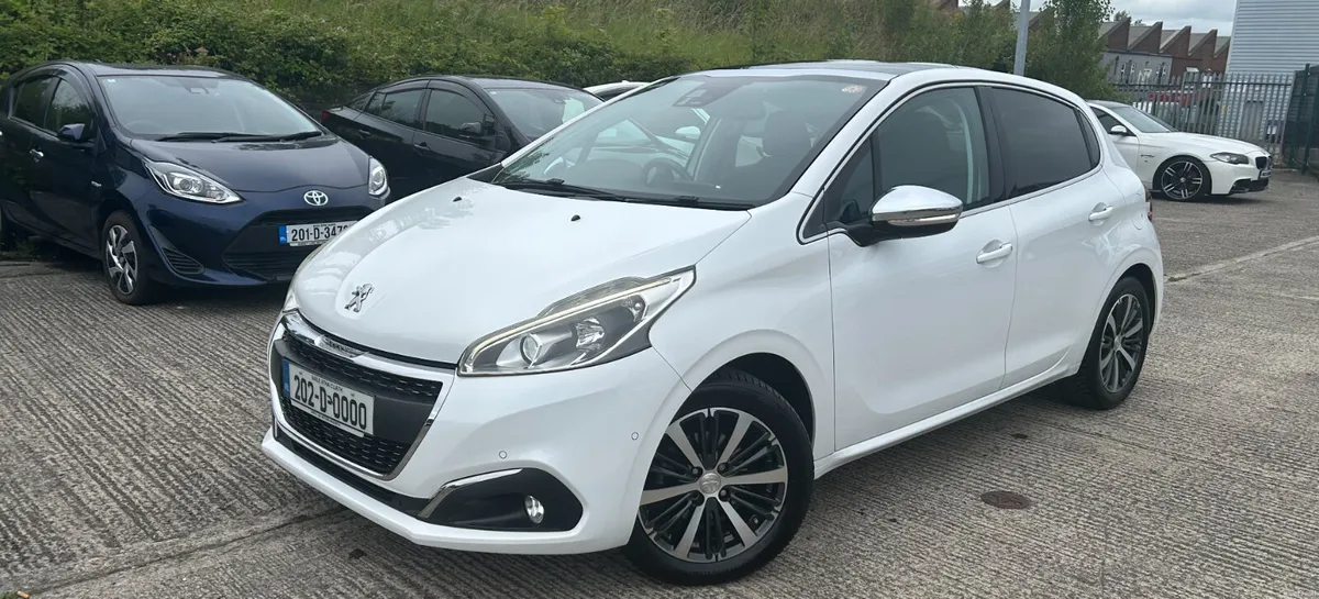 2020 PEUGEOT 208 ALLURE PANROOF - Image 2