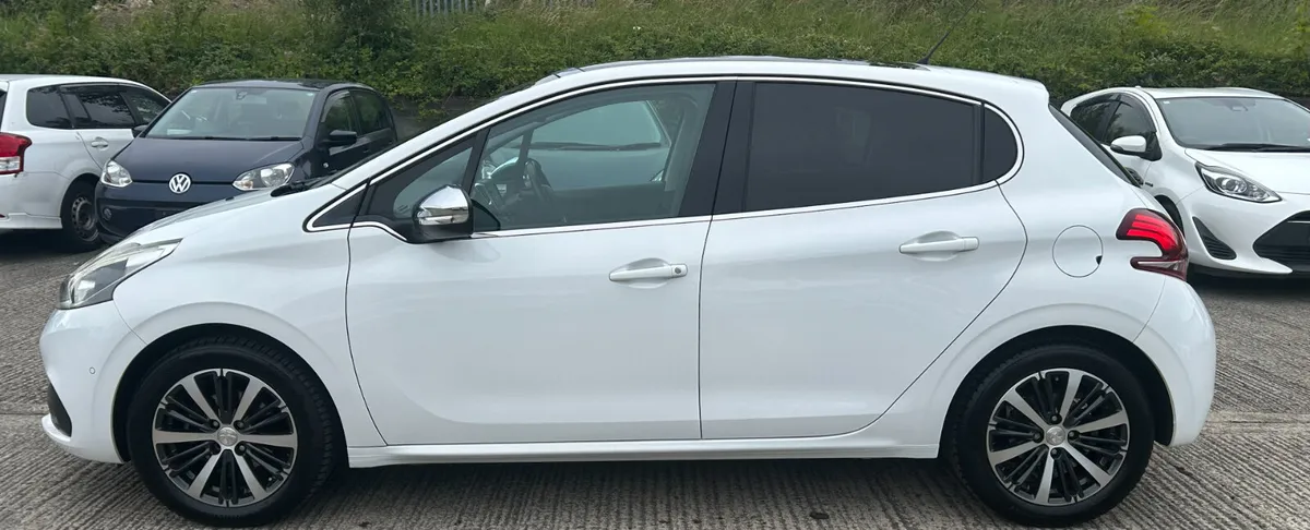 2020 PEUGEOT 208 ALLURE PANROOF - Image 5