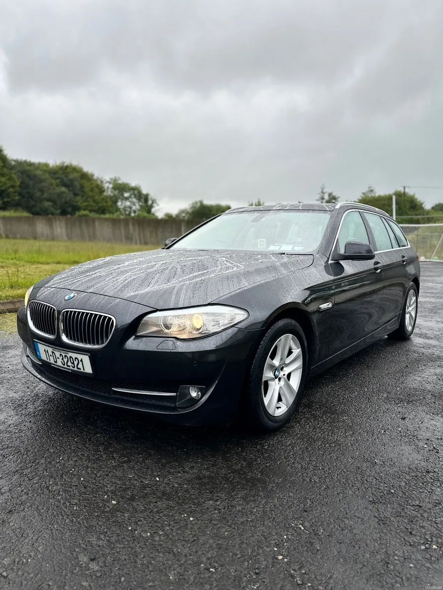 BMW 5-Series 2011 - Image 1