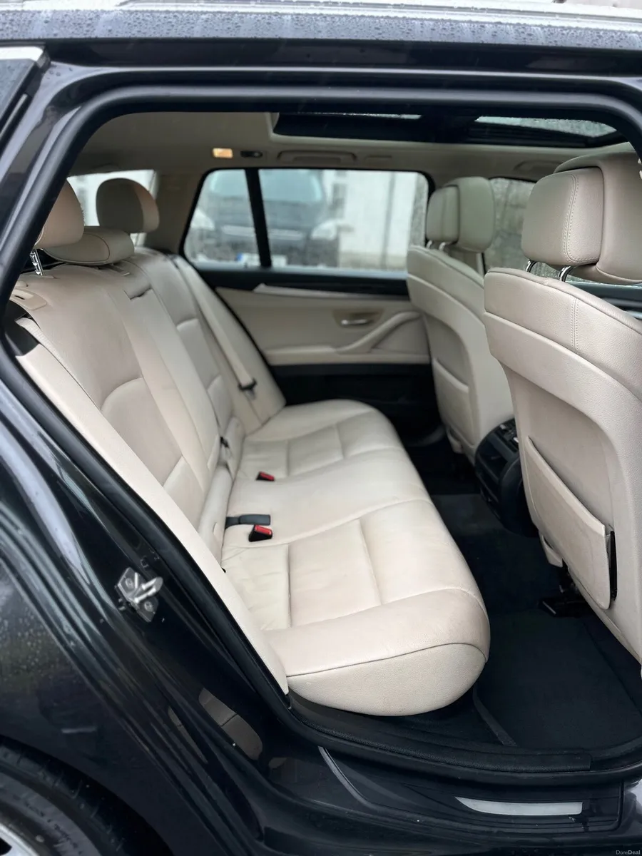 BMW 5-Series 2011 - Image 2