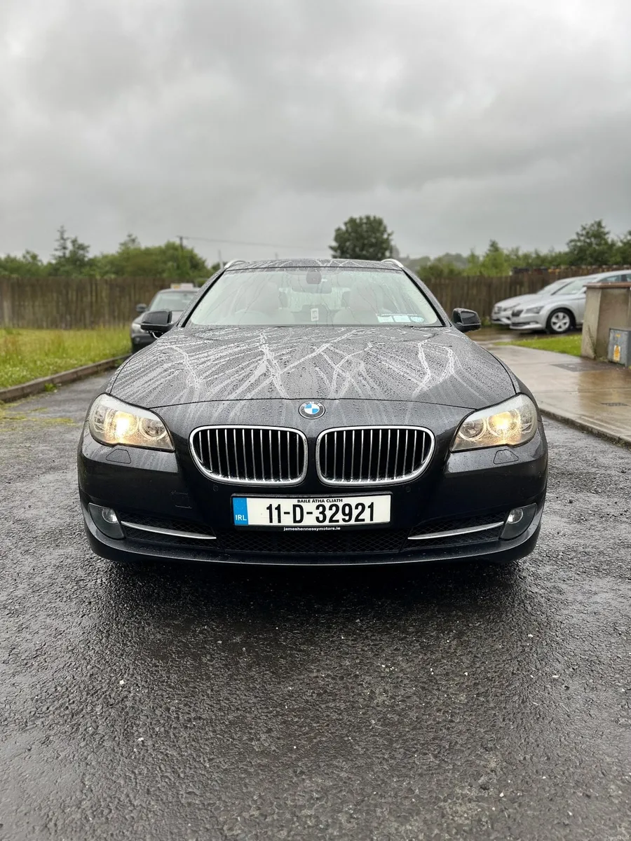 BMW 5-Series 2011 - Image 6