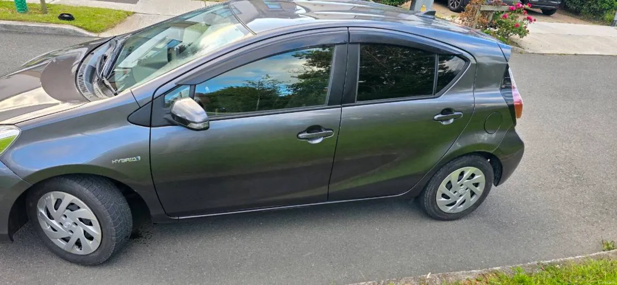 Toyota aqua 162d 1.5 hybrid engine with low milage - Image 3