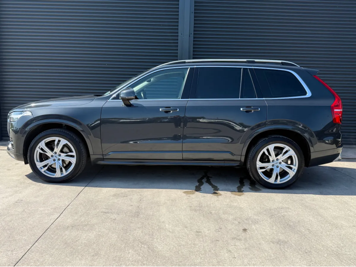 Volvo XC90 D5 AWD MOMENTUM 5DR AUTO - Image 4
