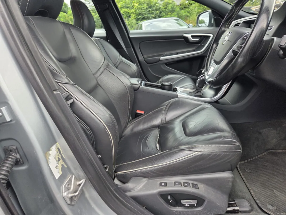 Volvo S60 D4 R-DESIGN LUXURY NAV 190BHP A AUTO - Image 4