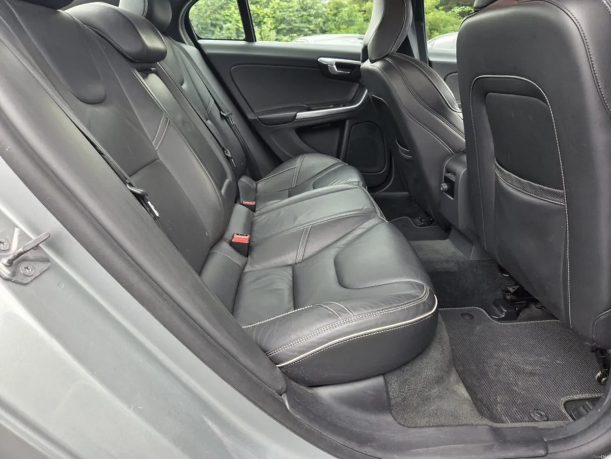 Volvo S60 D4 R-DESIGN LUXURY NAV 190BHP A AUTO - Image 5