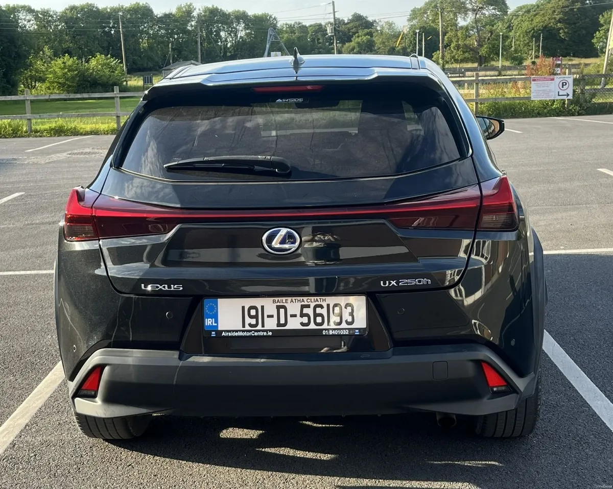Lexus UX 2019 High Specs - Image 3