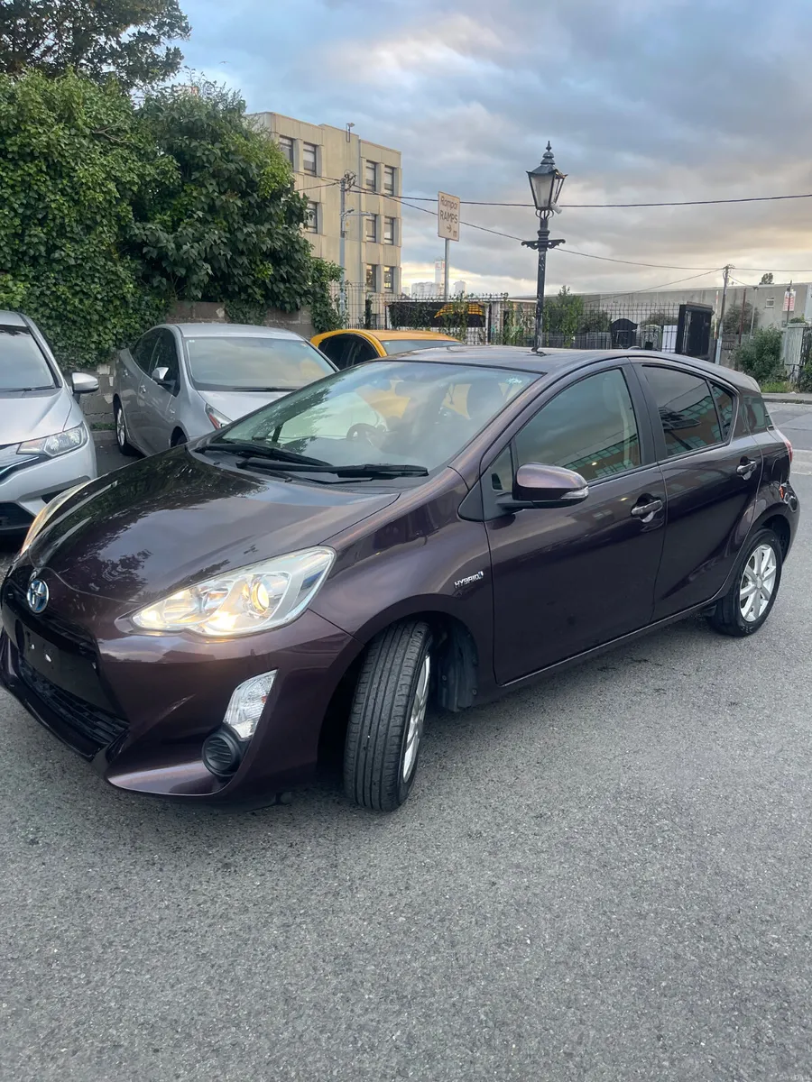 2015 Toyota aqua automatic hybrid 87000km - Image 4