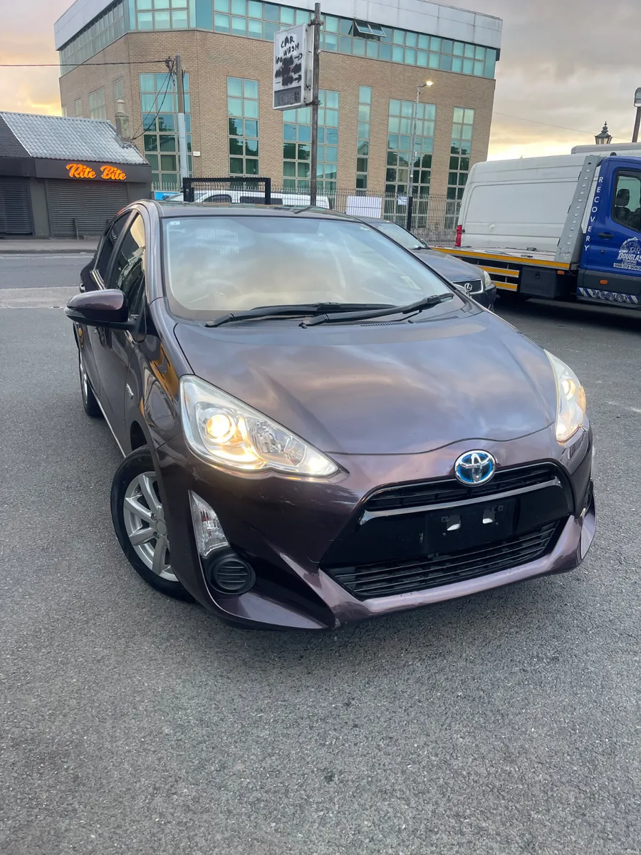 2015 Toyota aqua automatic hybrid 87000km - Image 2