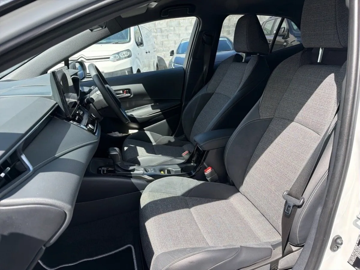Toyota Corolla LUNA SPORT HATCHBACK // AIR CON // - Image 6