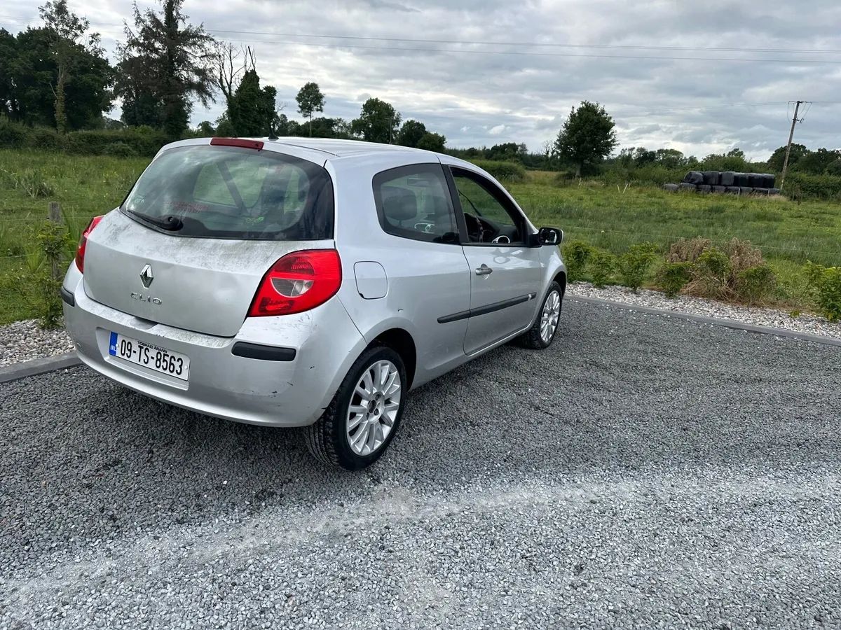 Renault Clio 2009 - Image 2