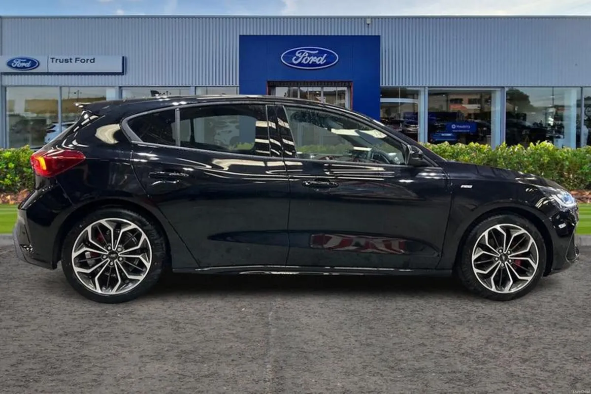 Ford Focus ST-Line X - Image 3