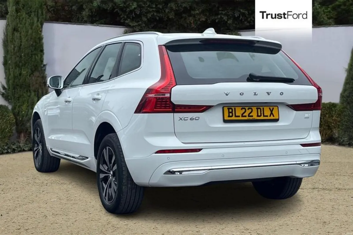 Volvo XC60 2.0h T6 Recharge 18.8kWh Core SUV 5dr P - Image 2
