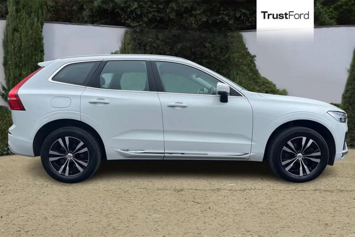 Volvo XC60 2.0h T6 Recharge 18.8kWh Core SUV 5dr P - Image 3