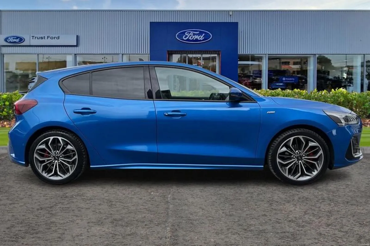Ford Focus ST-Line Vignale Hybrid mHev - Image 3