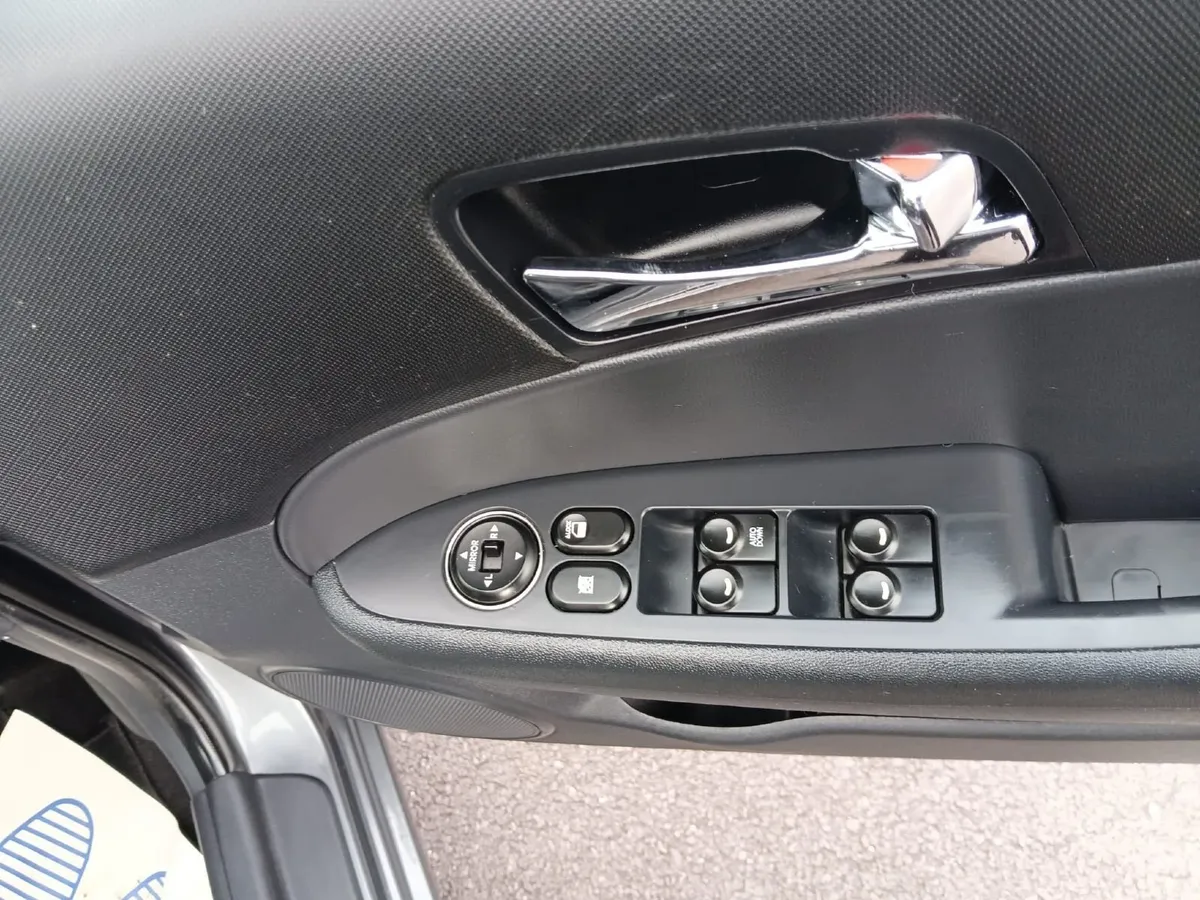 HYUNDAI i30 2010 DIESEL 05/27 - Image 2