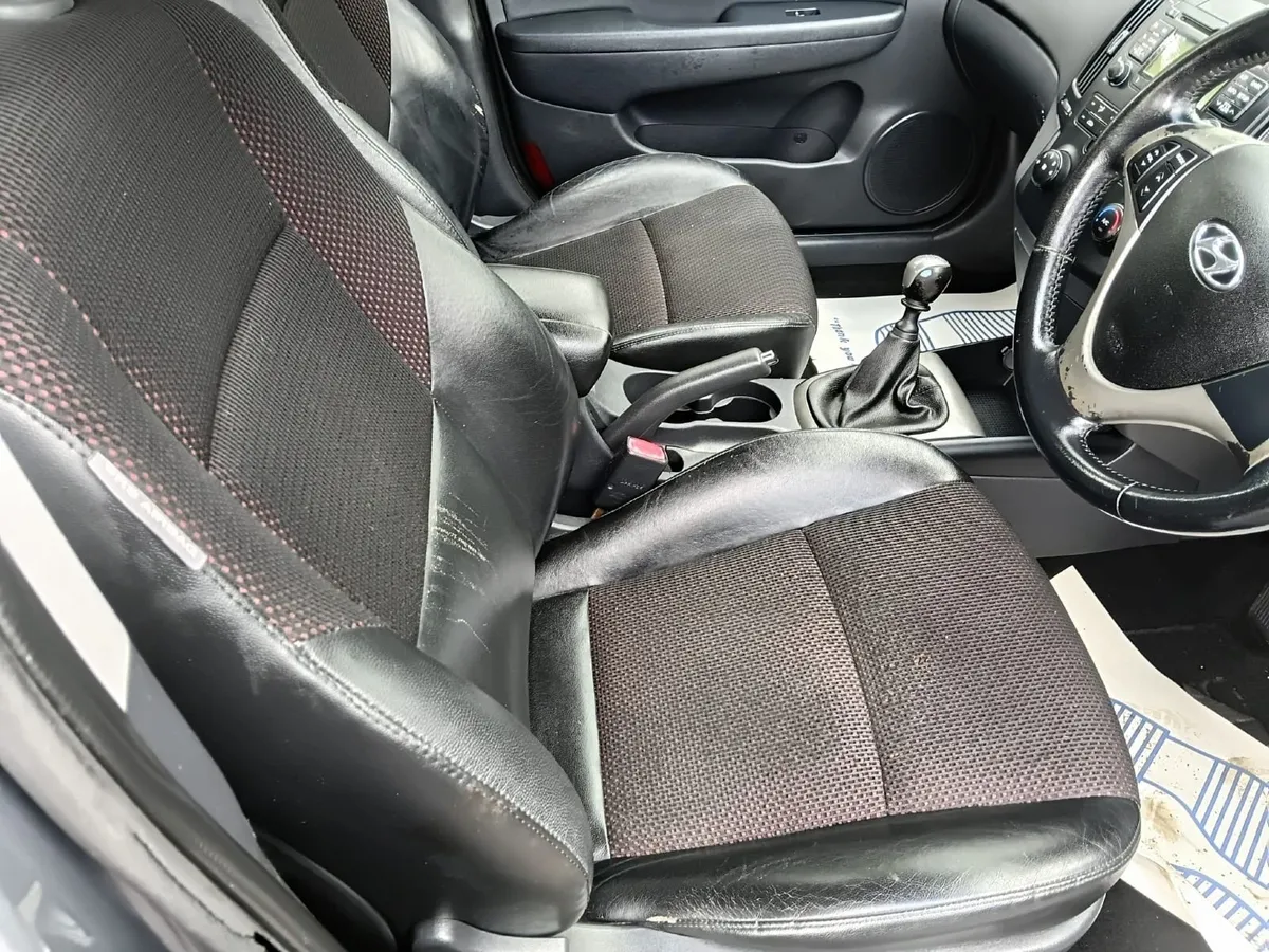 HYUNDAI i30 2010 DIESEL 05/27 - Image 4